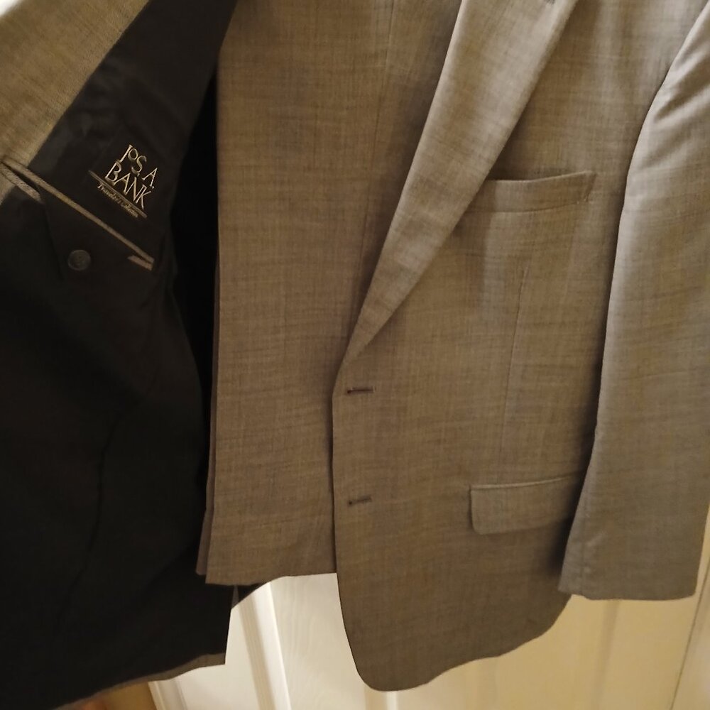 Grey business suit - Picture 1 of 2